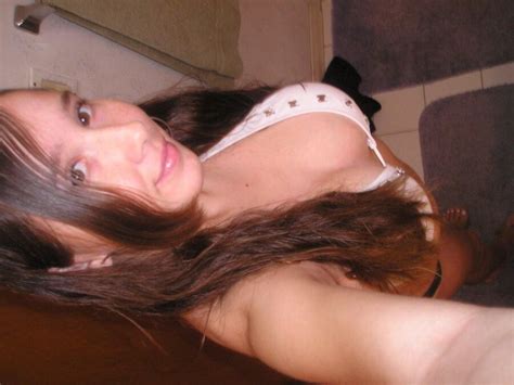 Mirror-shot latina with perfect perky tits - Free Porn Jpg