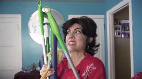 Holiday Cleaning with LATINA Moms | mitÃº - YouTube