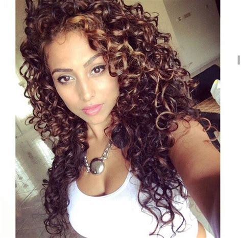 Brown curly natural hair Latina | Curly Hair beauties ...