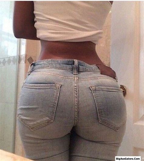 Big Booty In Tight Pants