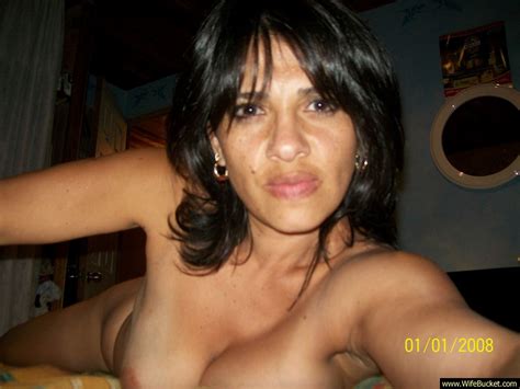 WifeBucket | Selfie from a mature Latina wife in bed