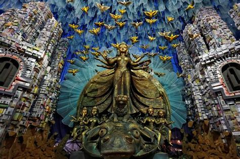 Kolkata's Durga Pujas Are Keeping Urban Folk Culture Alive